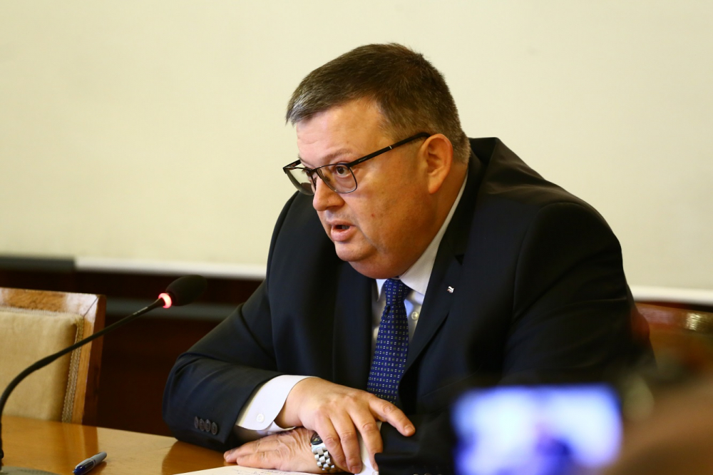 Цацаров с извънреден ход заради Николай Малинов 
