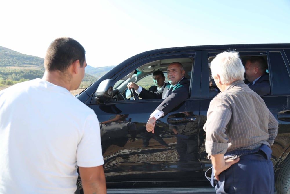Пет хлапета направиха голям зулум на "Хемус" малко след като Борисов си тръгна