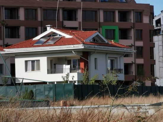 Възраждане: Обитава ли зам-кмета на София Тодор Чобанов незаконна къща и с какви средства я е построил?