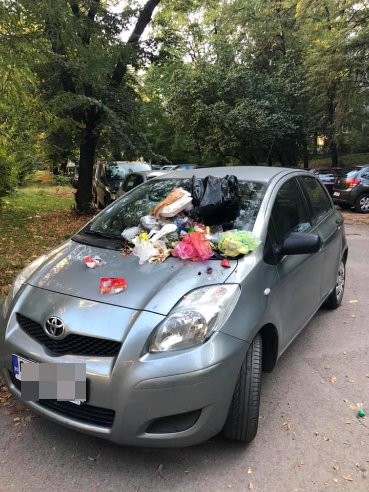 Шофьор паркира тойотата си на грешното място и бе наказан жестоко СНИМКИ 