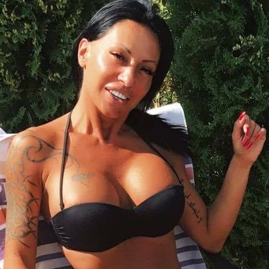 Сексбомба атакува минипарламента в Перник СНИМКИ 18+