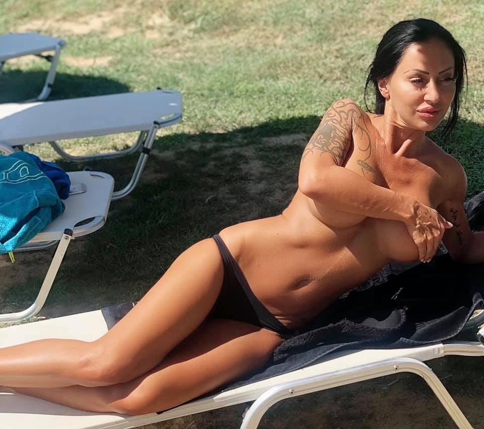 Сексбомба атакува минипарламента в Перник СНИМКИ 18+