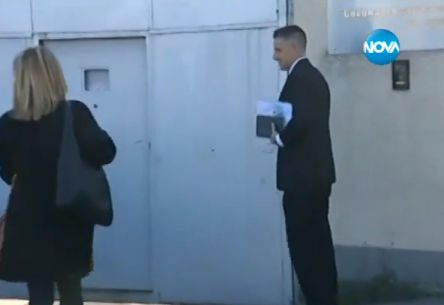 Австралийски дипломати влязоха в центъра в Бусманци! СНИМКИ