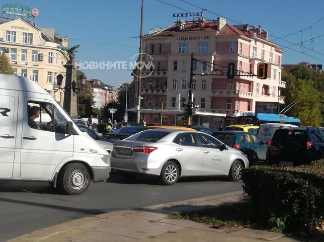 Катастрофа на „Орлов мост”, за малко стана страшно СНИМКИ
