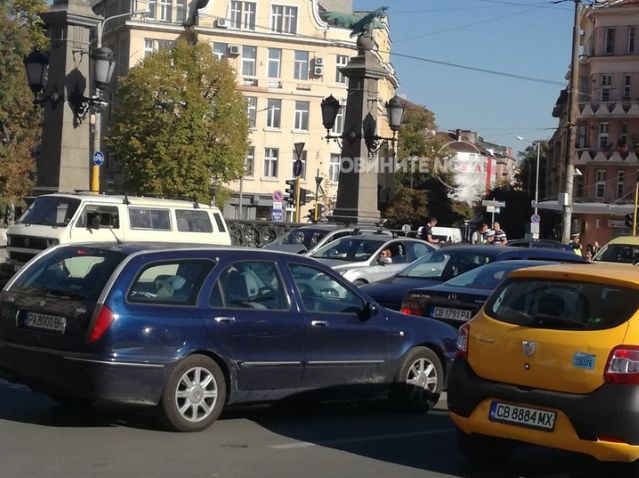 Катастрофа на „Орлов мост”, за малко стана страшно СНИМКИ