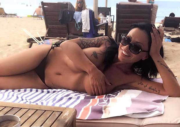 Избори 18+ в Перник! Алтернативата е с едни огромни гърди напред СНИМКИ 