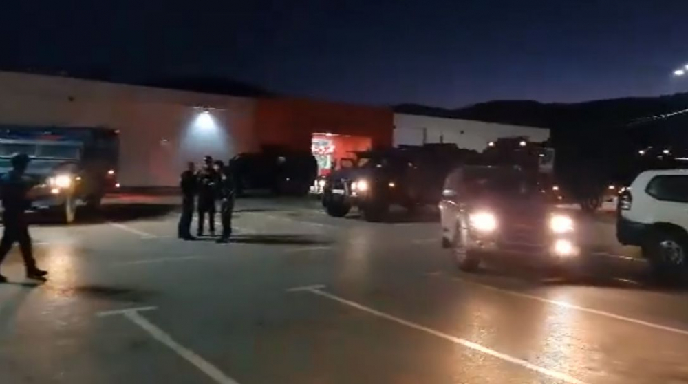 Спецчасти на Прищина нахлуха с бронетехника в сръбската част на Косово ВИДЕО