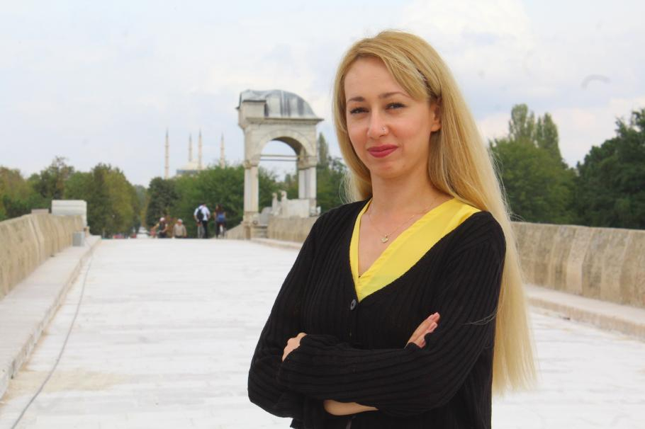 Ах, акълсъз будала! Булгаръм демектен неден утанъйорсун! 