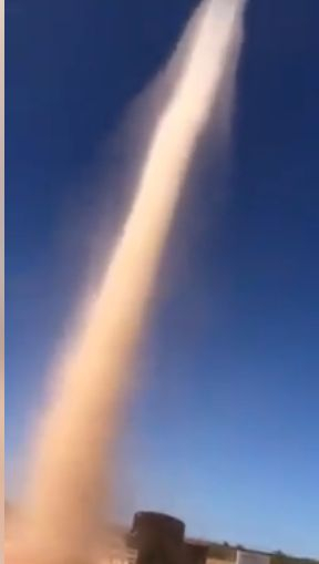 Мрежата прегря заради ВИДЕО на прашен дявол в небето
