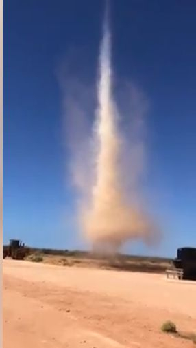 Мрежата прегря заради ВИДЕО на прашен дявол в небето