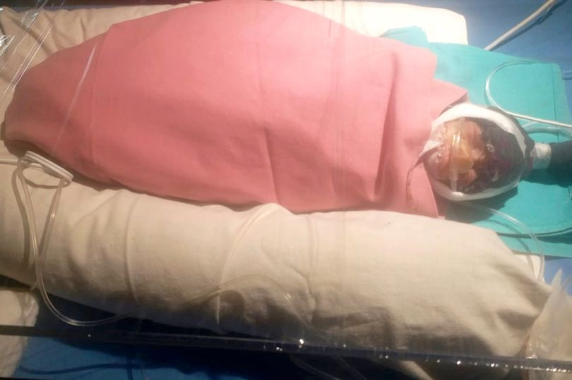 75-годишна роди, бащата е на 80 СНИМКИ
