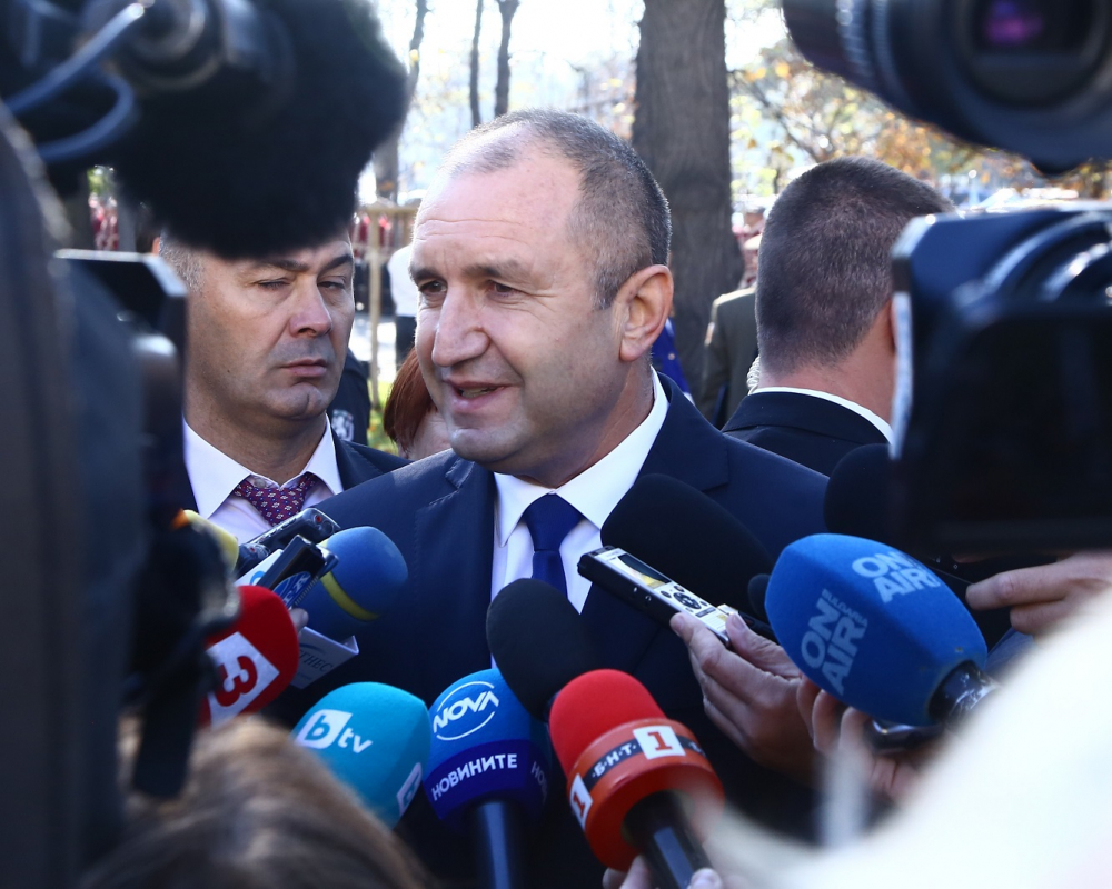 Президентът Радев се появи изненадващо във ВМА и... СНИМКИ 