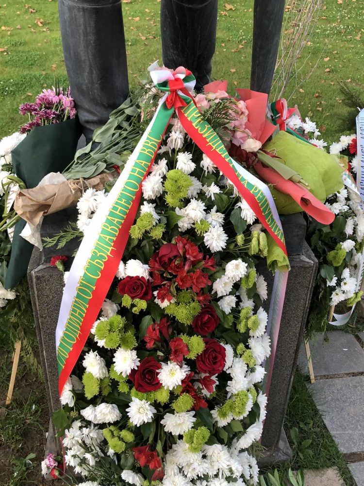 Летецът Румен Радев със страшен гаф СНИМКИ
