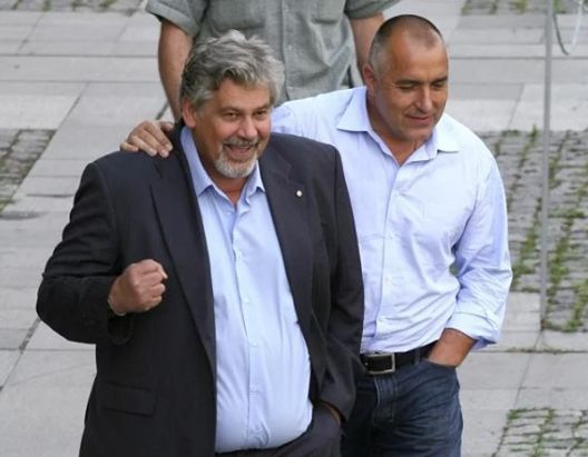 Атанасова показа СНИМКАТА на премиера и Данаилов и…