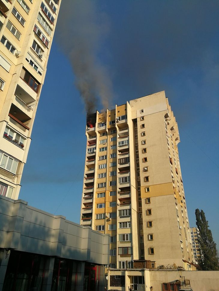 Извънредно! Огнен ужас в Зона Б-5 в София, тече евакуация ВИДЕО