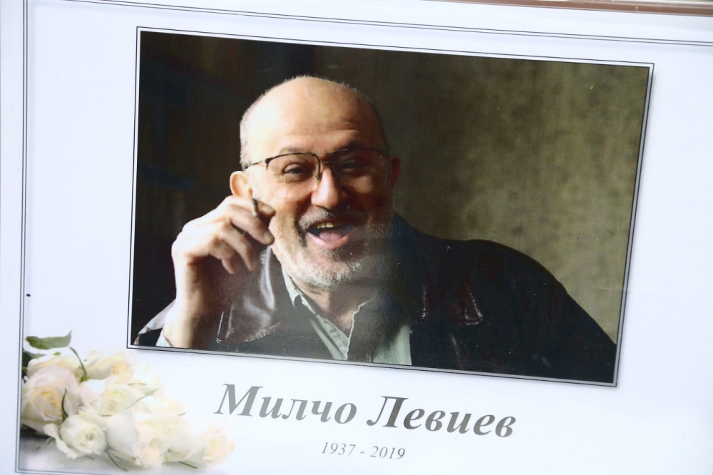 БЛИЦ TV: България се прости с големия музикант Милчо Левиев! СНИМКИ