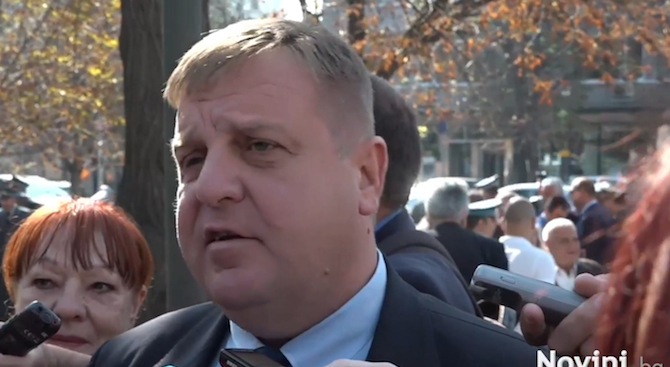 Каракачанов за македонците: Щом не слушат, ще стоят в антрето в коридора