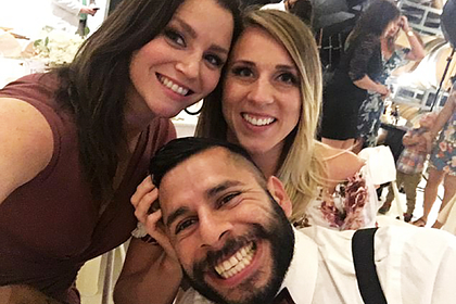 US тройка: Съпрузи се влюбиха в майка на две деца и сега всички спят заедно 