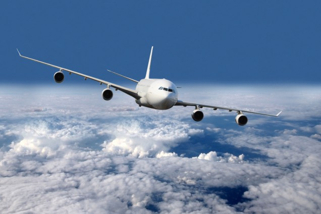 Извънредно! Боинг 737 кръжи над 2 часа във въздуха заради бомба