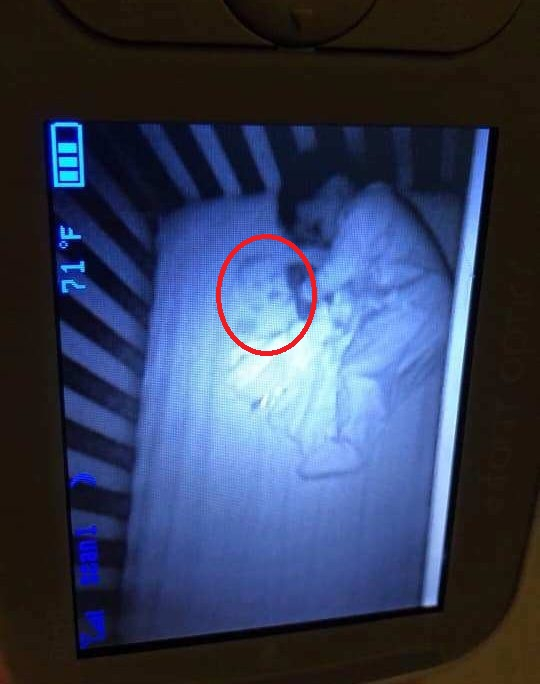  Майка видя призрачно дете в леглото на сина си, а после... СНИМКИ 
