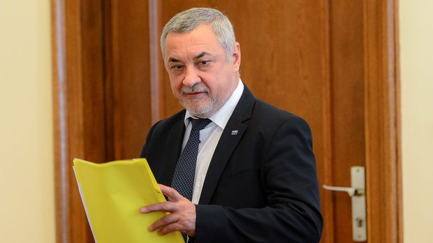 Валери Симеонов със сигнали за брокери на гласове при Цацаров и МВР-министъра
