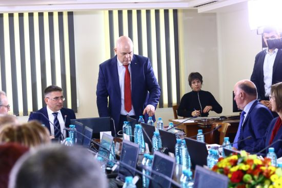 Извънредно! Избраха с 20 на 4 гласа Иван Гешев за главен прокурор