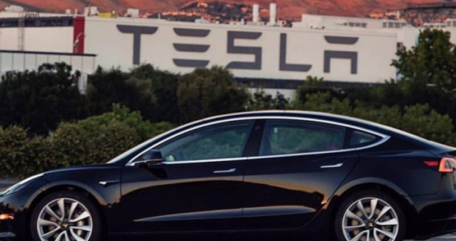 Баща на 5 деца изгоря жив в колата на мечтите си - Tesla S