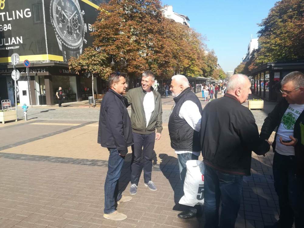 Тончо Токмакчиев закри кампанията си с обиколка на центъра на София