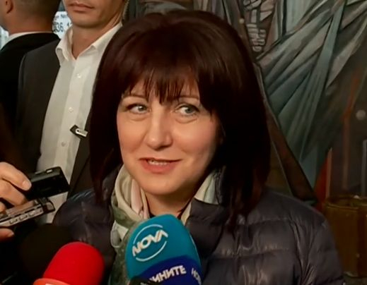 Караянчева гласува и разкри задават ли се нови избори 
