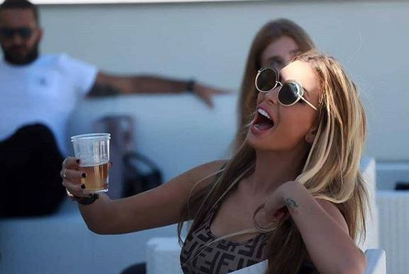 Моделка на Playboy се изправя срещу Колинда Грабар на президентските избори в Хърватия СНИМКИ 