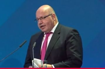 Извънредна ситуация с немски министър ВИДЕО
