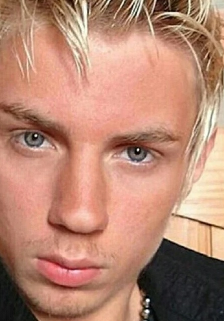 Синеок бразилец си направи 10 операции, за да прилича на... азиатец СНИМКИ