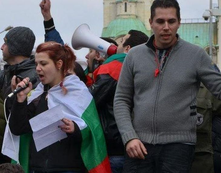 Професионални протестъри! Ангел Славчев пак се събра с Нора Флорова