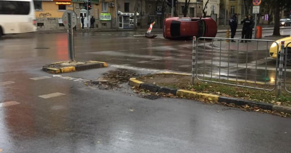 Страшен екшън в ранни зори в Варна СНИМКИ