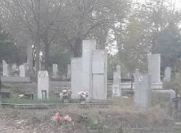 Грозна картина на гробищата в Кърджали само ден след Задушница СНИМКА
