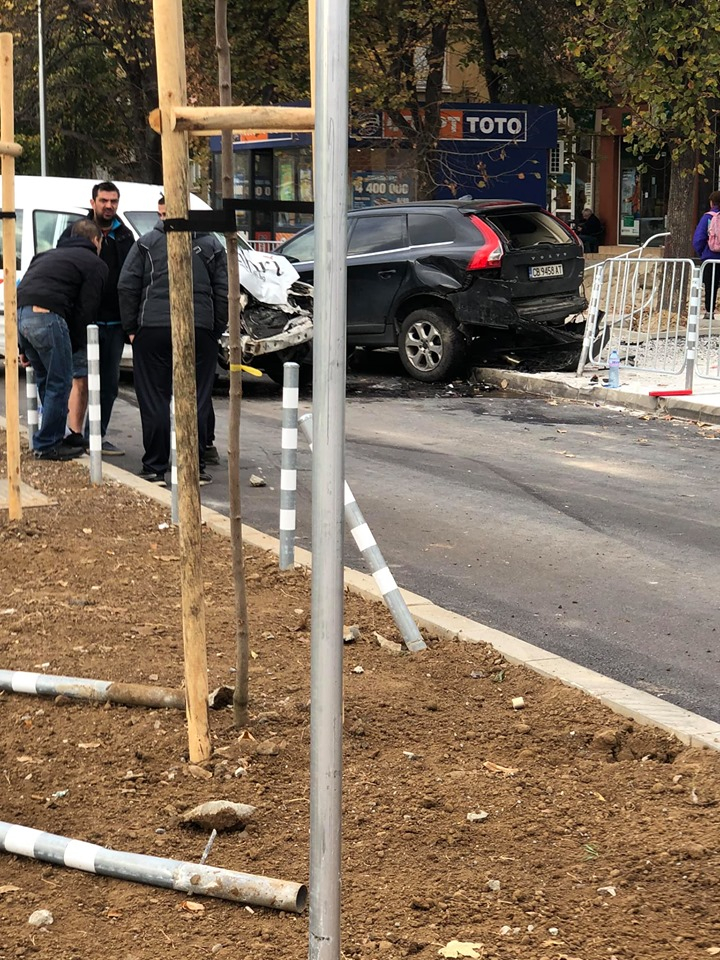 Първи СНИМКИ от невиждано меле в София навръх изборния ден 
