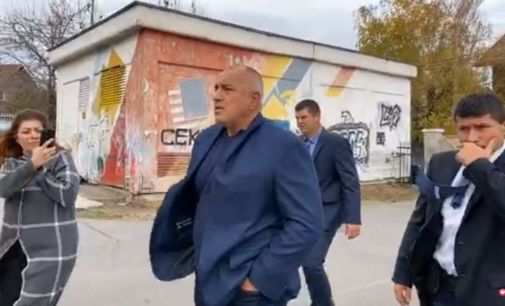 БЛИЦ TV: Борисов гласува, поздрави първо Марио и ожали президента Радев - те го ошашавиха!  ВИДЕО