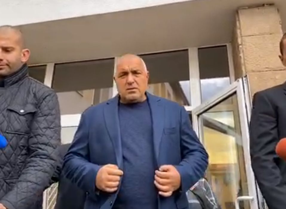 БЛИЦ TV: Борисов гласува, поздрави първо Марио и ожали президента Радев - те го ошашавиха!  ВИДЕО