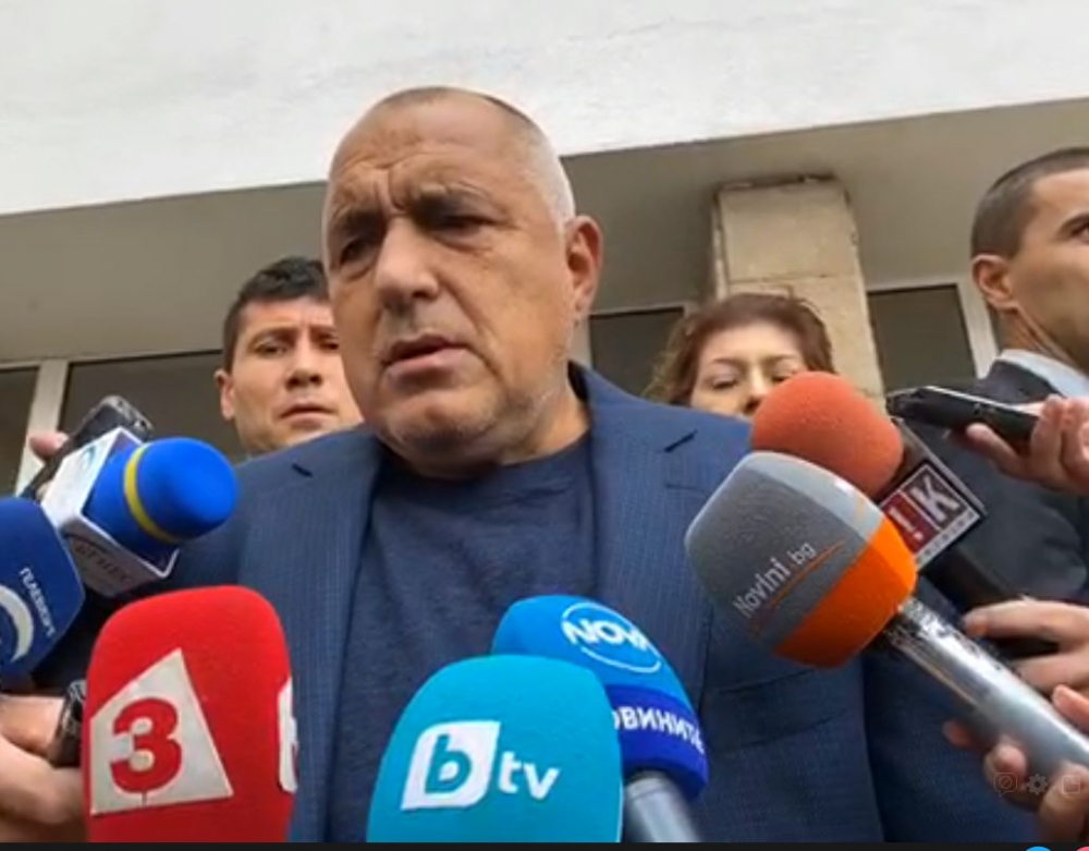 БЛИЦ TV: Борисов гласува, поздрави първо Марио и ожали президента Радев - те го ошашавиха!  ВИДЕО