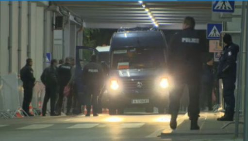 СНИМКИ показаха какво се случи нощес с протоколите в "Арена Армеец"
