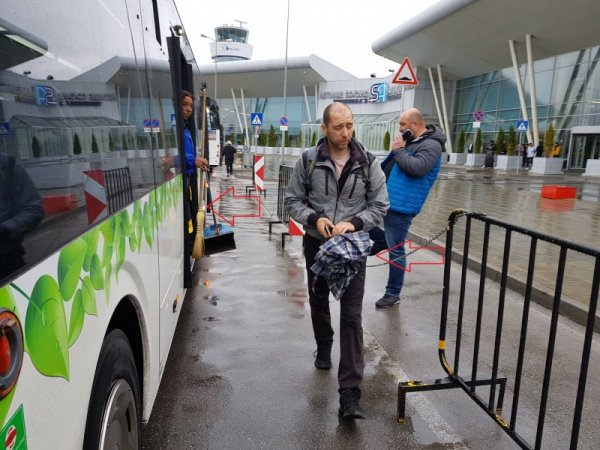 СНИМКИ показаха какво за опасно нещо се случва с автобусите на Терминал 2