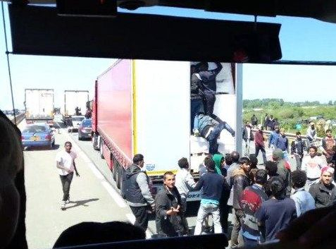 БГ следа изплува покрай новия кошмар с камион с мигранти в Гърция 