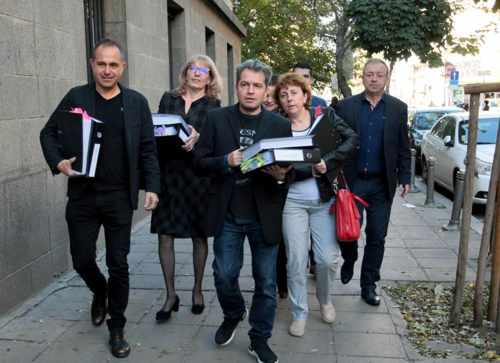 Сценарист на Слави регистрира партията му в съда, увърта за Манолова