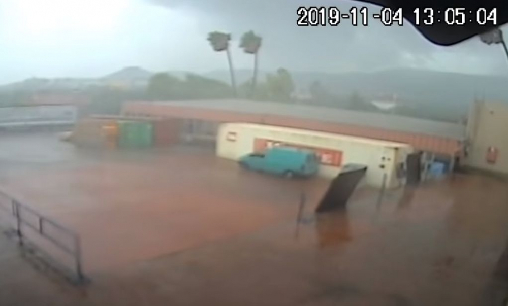 Страшно торнадо вилня в Каламата ВИДЕО