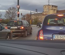 Хлапета изправиха косите на софиянци със смъртоносната си игра ВИДЕО 