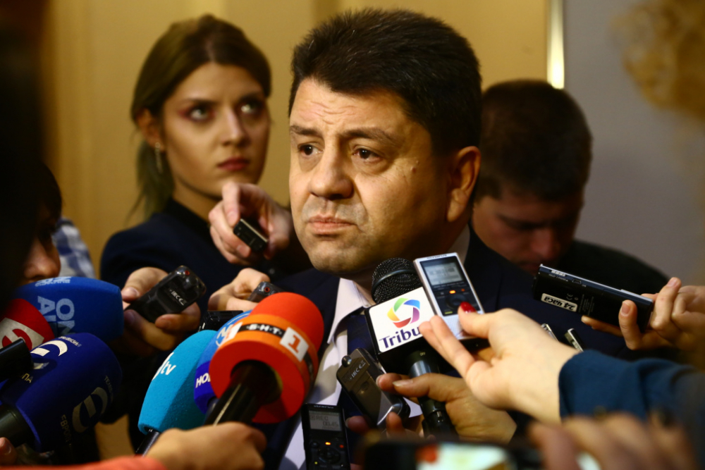 Ципов посъветва някои политици: Приказвайте по-малко