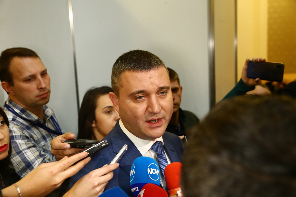 Владислав Горанов попари всички шофьори 