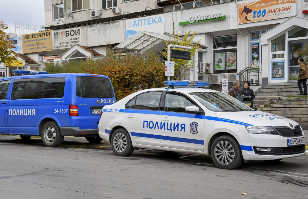 Първи СНИМКИ от обрания банков клон в София