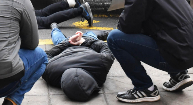 Мощна спецакция в Пловдив, има много задържани