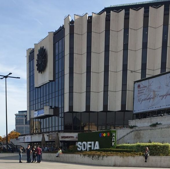 Само в БЛИЦ! Цяла София е шокирана от това, което направи мъж пред НДК СНИМКА